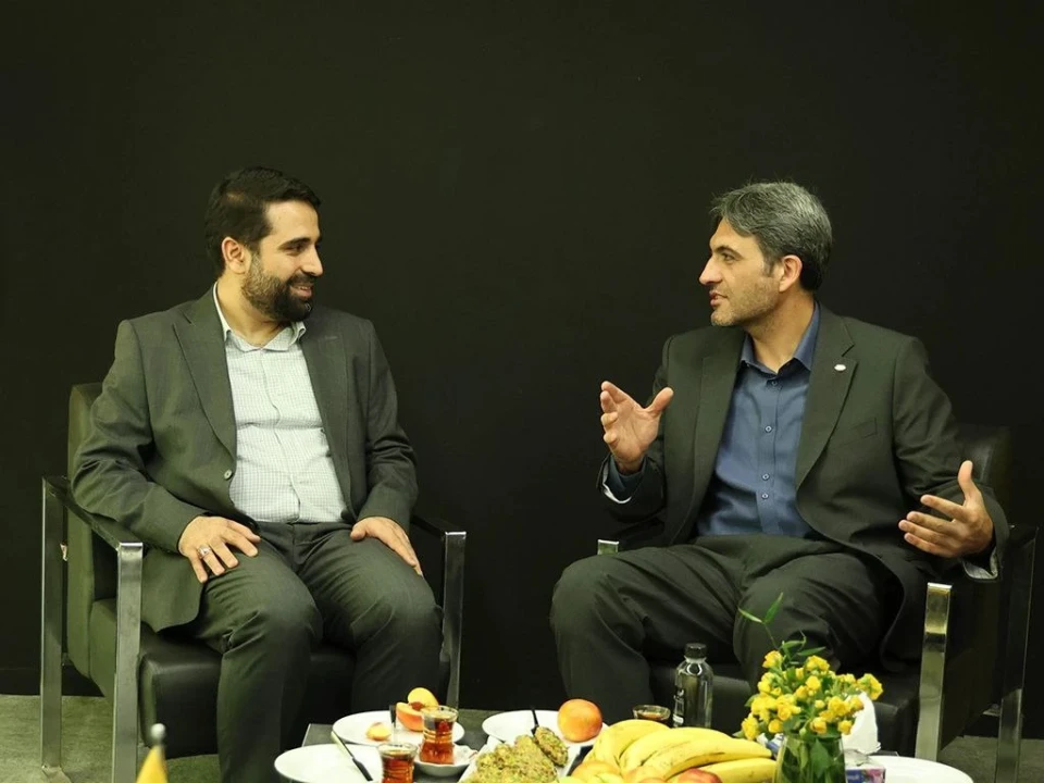 دبیر شورای عالی فضای مجازی از غرفه ایرانسل بازدید کرد