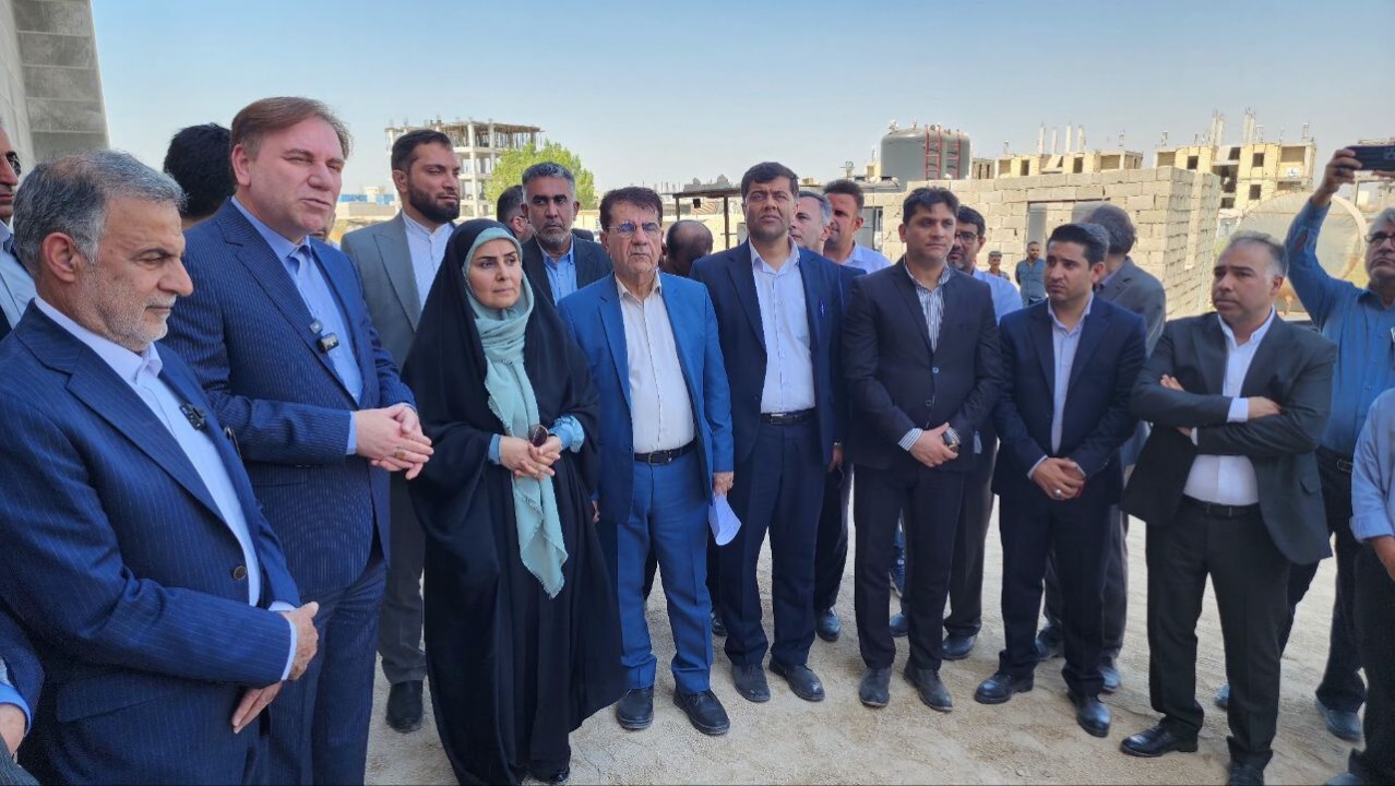 وزیر راه و شهرسازی، روز پنج‌شنبه در سفر به استان بوشهر از  پروژه  نهضت ملی مسکن و بیمارستان در حال ساخت بازدید کرد.