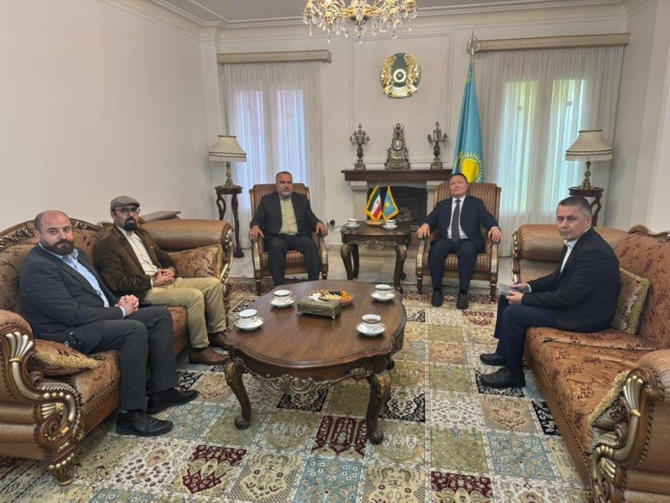 دیدار معاون فرهنگی دبیرخانه شورای‌عالی مناطق آزاد با سفیر قزاقستان در راستای توسعه دیپلماسی گردشگری