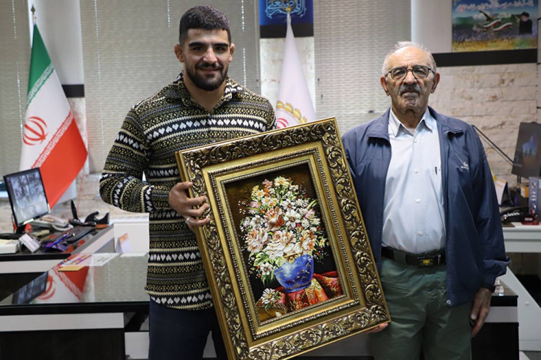 مبین عظیمی، قهرمان طلایی کشتی جهان، مهمان بانک ملی کردستان شد
