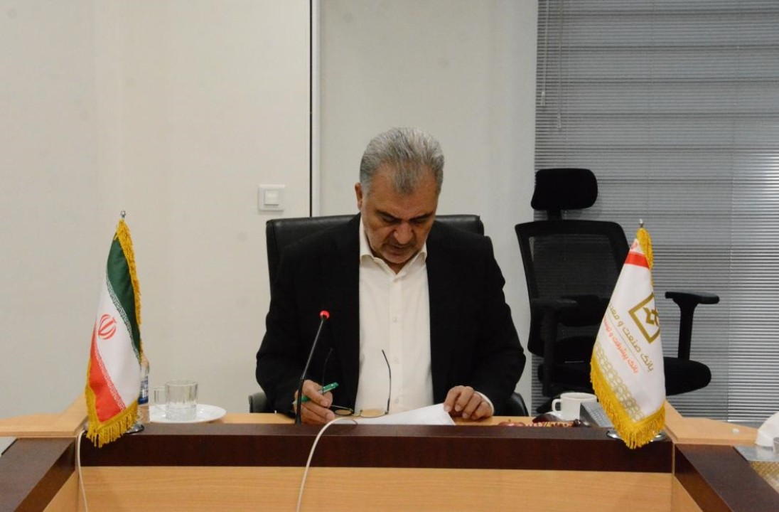 تأكید نماینده مدیرعامل بر وصول مطالبات و تقویت جذب منابع در نشست با شعبه فولاد بانك صنعت و معدن